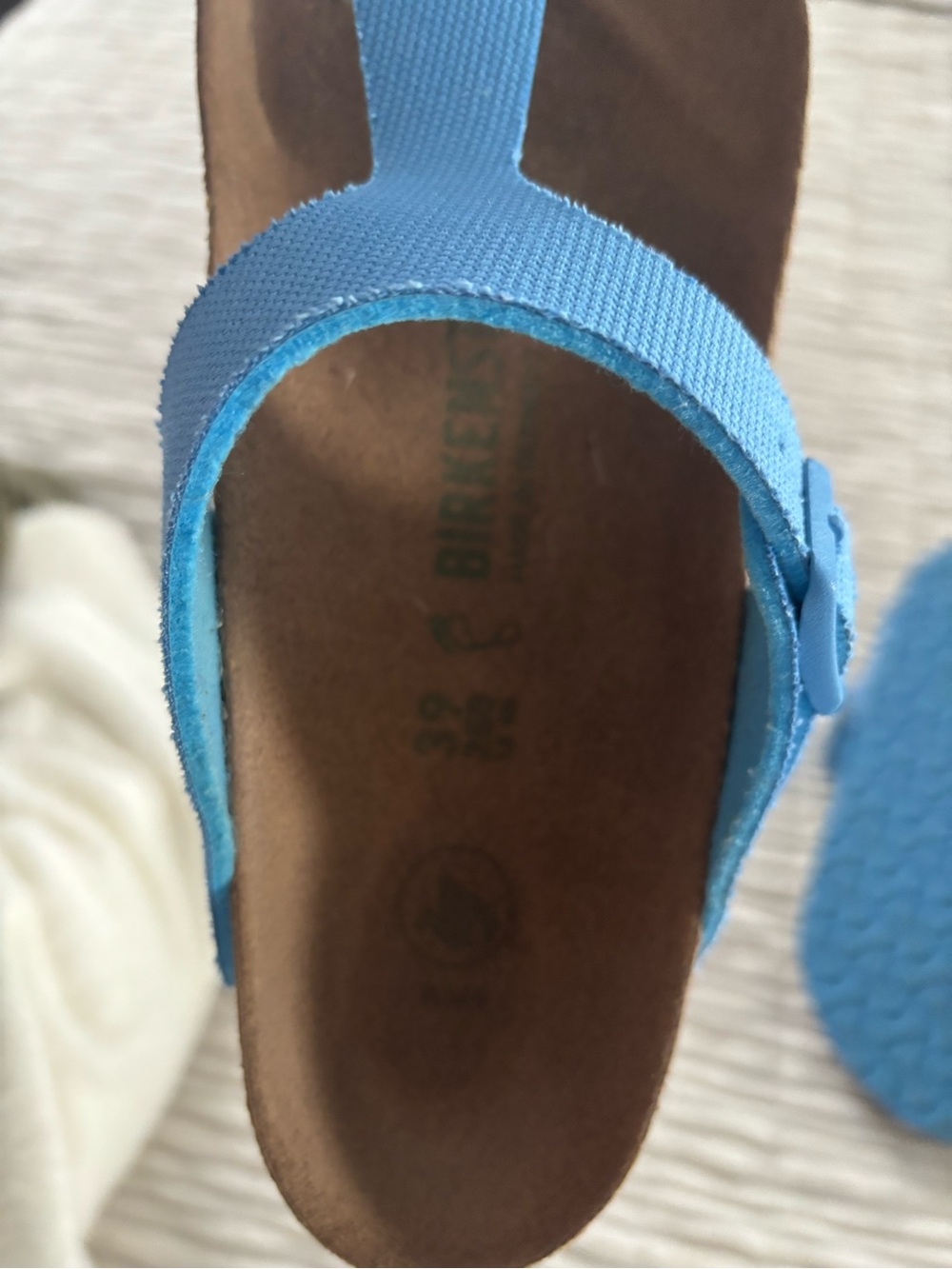 Birkenstock Gizeh Vegan Sandals in Bright Blue - Picture 4 of 4